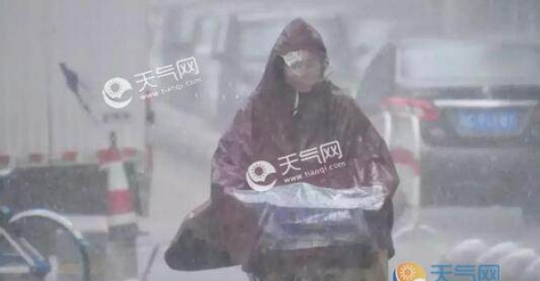 今天珠海暴雨预警升级为红色 学校停课多条公交线路停运