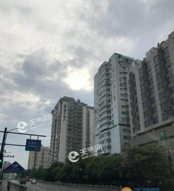 浙江中南部阴有阵雨 明雨水停止多云天气为主