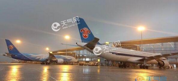 受雷雨天气影响 南航取消广州深圳等地62个航班