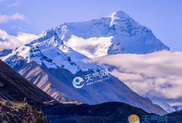 珠穆朗玛峰是哪个国家的 珠穆朗玛峰是属于中国吗