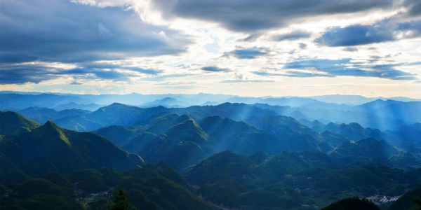 四川万源八台山 佛光星斗共晶莹-图2