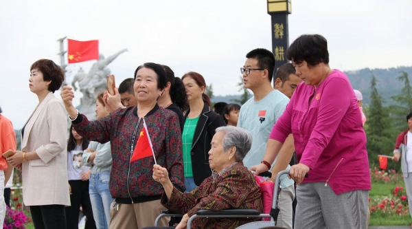 快闪！《我和我的祖国》唱响甘肃庆城-图2