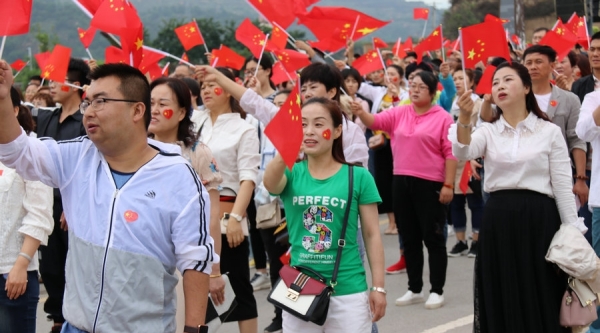 快闪！《我和我的祖国》唱响甘肃庆城-图3