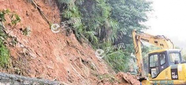 受暴雨影响 浙江乐清山区多处路段山体塌方