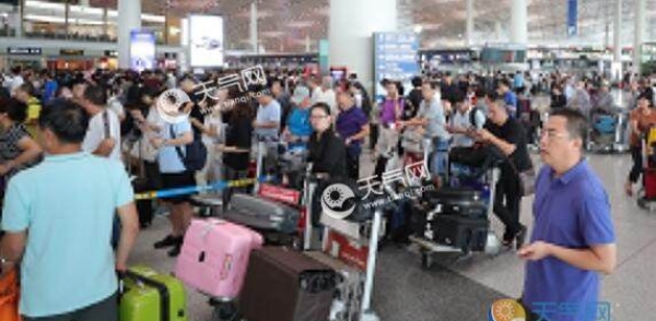 北京今日发布全市暴雨预警 首都机场取消航班205架次