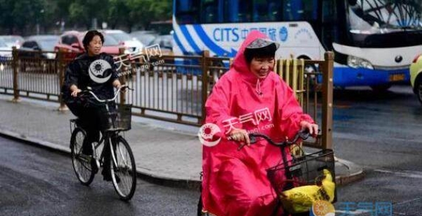 北京今日发布全市暴雨预警 首都机场取消航班205架次
