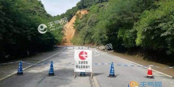桂林武鸣公路一路段大面积塌方 目前已暂时封闭交通