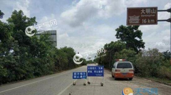 桂林武鸣公路一路段大面积塌方 目前已暂时封闭交通