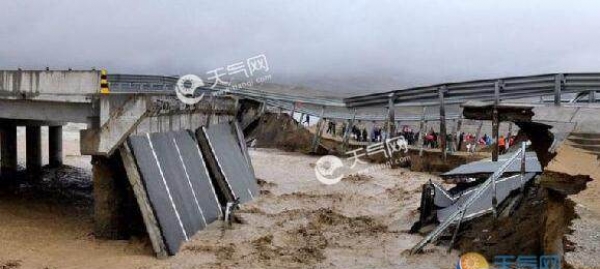 莫高窟前大泉河发生洪水 目前水毁道路已恢复通车