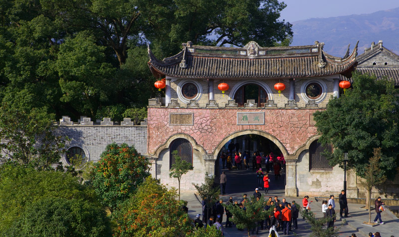 天气旅游 溪口景区 武岭门是进入溪口镇的必经之路,因建在武山的山脊