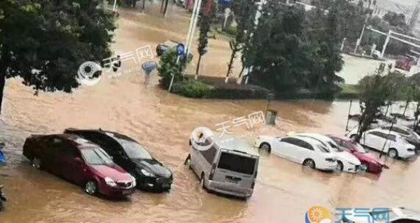 株洲暴雨9万多人受灾 洪水淹没房屋场面壮观