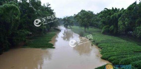 武夷山暴雨景区全面关闭 市内多处公路塌方