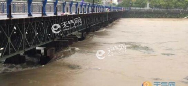 宜春一人行钢便桥被洪水冲毁 无人员伤亡已封闭处理