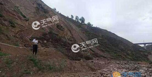 兰州城关区暴雨发生滑坡 道路中断多部联合抢修保畅通