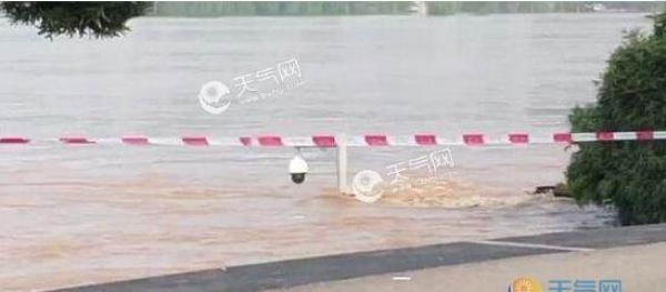 预计13日湘江退出警戒水位 长沙辖区水域已禁航