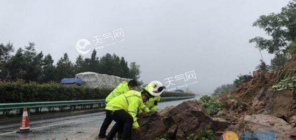 受连日大雨影响 今天四川多条高速收费站关闭