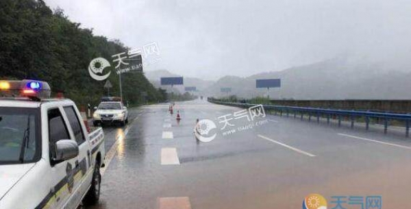 受连日大雨影响 今天四川多条高速收费站关闭