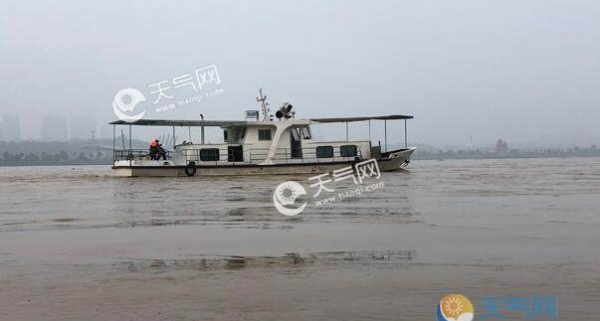 湖南暴雨多站点超警戒水位 张家界常德等地雨水不断