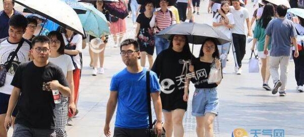 北京白天气温飙至35℃ 山区有雷阵雨天气