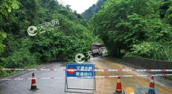 广西大新县一路段大面积塌方 目前交通中断市民须绕行