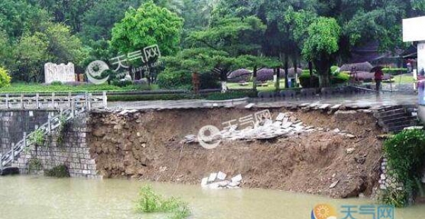 桂林市灵剑路段出现大面积塌方 目前该路段暂时封锁