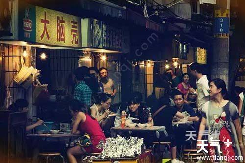 湖南当地人去的小吃街 湖南最好吃的小吃街在哪