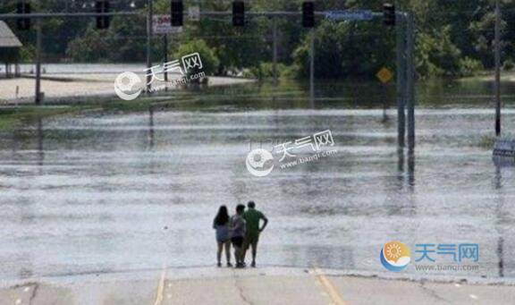 热带风暴伊梅尔达登陆美国 路易斯安那州多地暴风雨