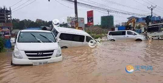 柬埔寨洪水致11人死亡 共计8.7万人无家可归