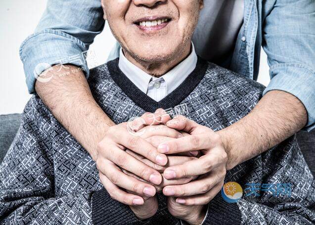 老年人冬季如何养生 冬天老人起居饮食运动要这样做