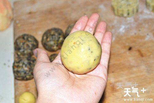 你最爱吃的五仁月饼做法在这里