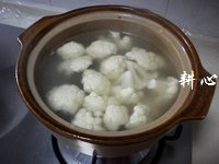 花椰菜虾米排骨汤的做法步骤7