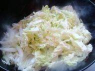 香菇白菜炒肉的做法步骤6