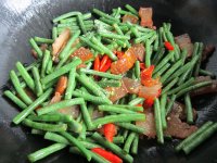 豇豆炒腊肉的做法步骤10