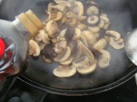 干煸菌菇肉片的做法步骤8