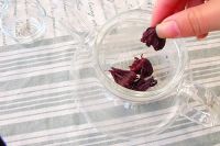 桂花洛神花茶的做法步骤2