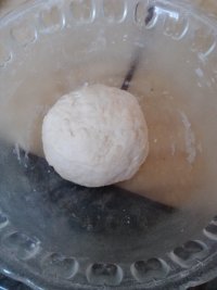 蘑菇火腿番茄披萨的做法步骤5