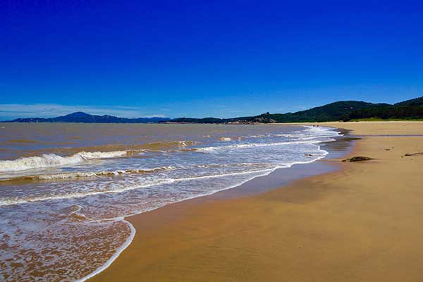 国内海滩哪个最值得去 国内海滩哪个好玩