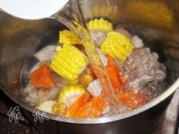 玉米无花果煲鹌鹑汤的做法步骤4