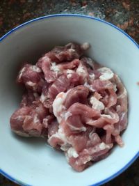 益母草煮瘦肉海参的做法步骤2
