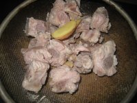 莲藕葛根排骨汤的做法步骤2