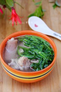 茼蒿猪骨汤的做法步骤9