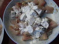 茄子黑鱼丁的做法步骤4