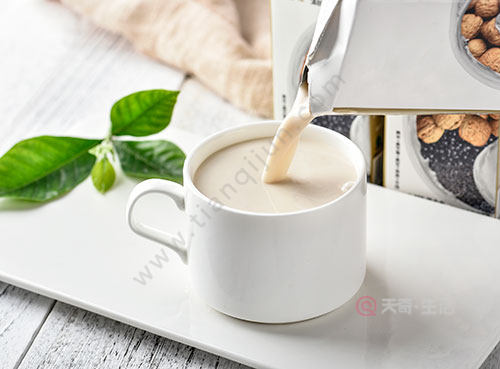 清洗衣服上圆珠笔迹的小窍门 