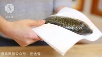 萝卜丝鲫鱼汤的做法步骤3