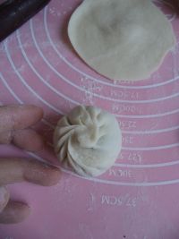 荠菜烫面小笼包的做法步骤11