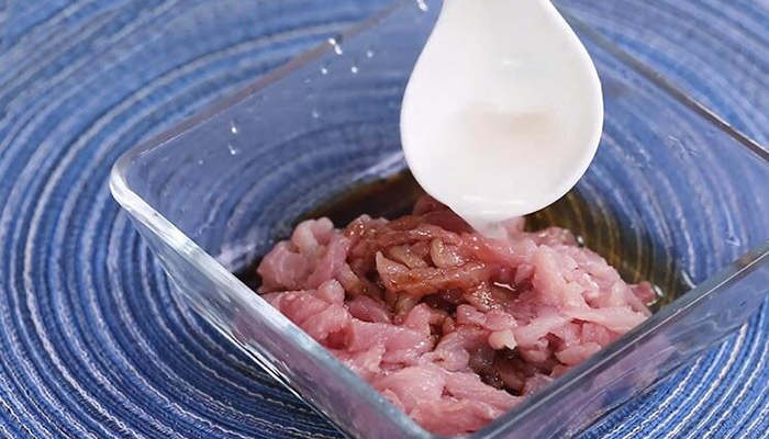花菜怎么炒好吃 花菜炒肉的家常做法