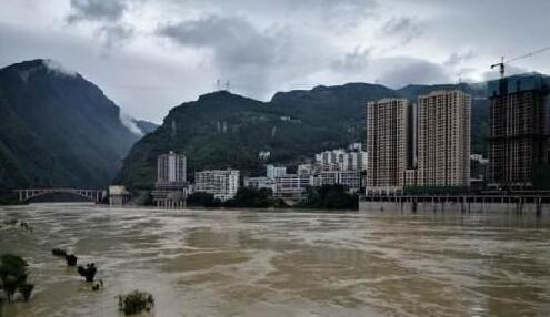 受黄河1号洪峰的影响 内蒙古部分河段发生塌陷淘岸险情