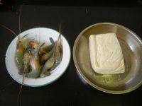 鱼虾豆腐煲的做法步骤2