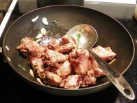 家常菜版三杯鸡翅膀的做法步骤3