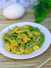 芹菜炒鹅蛋的做法步骤13
